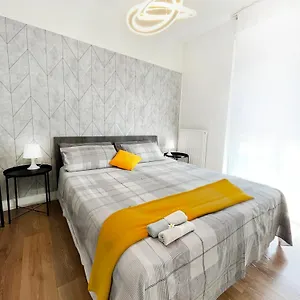  Apartment Suitesflores - Bright And Cozy In
